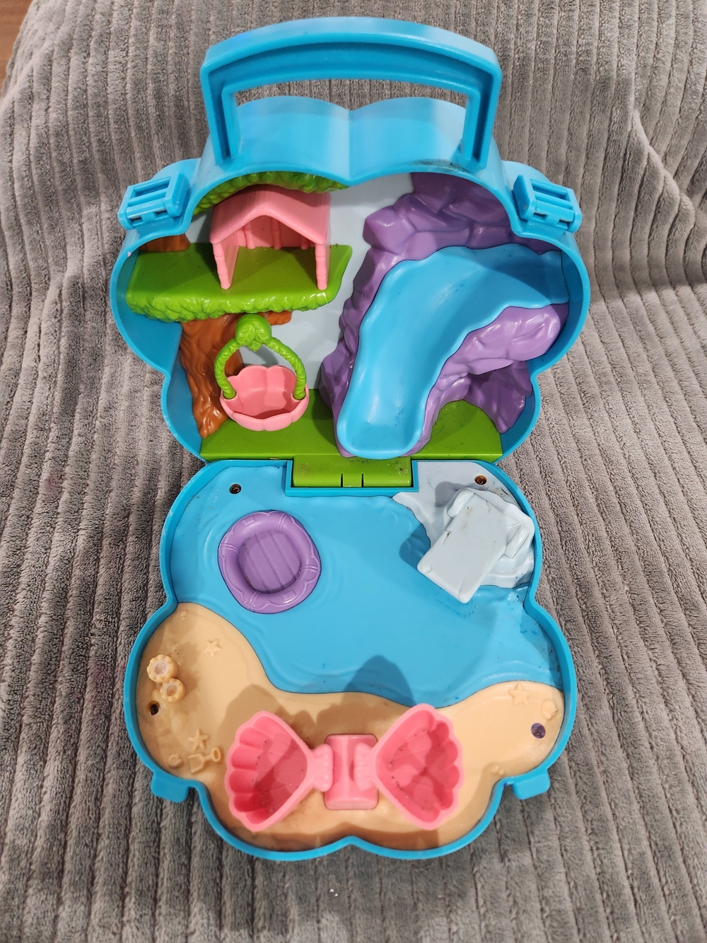 Lakeshore Learn & play Carry Around Animal Town paw shape case - Picture 1 of 10